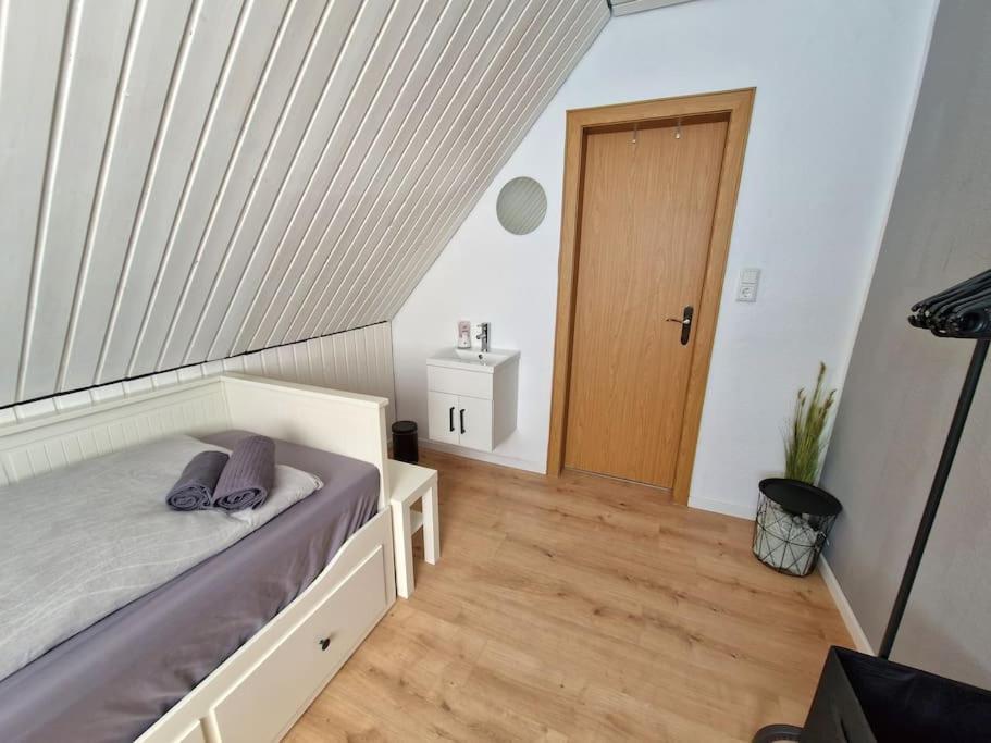 Gemuetliche Wohnung Direkt Am Kuestenkanal! Wardenburg Eksteriør bilde
